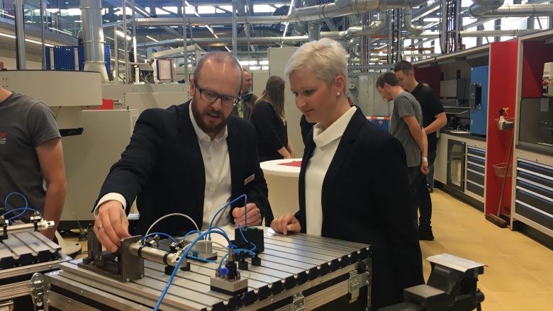 Anke Fuchs-Dreisbach beim Tag der Ausbildung bei Ejot