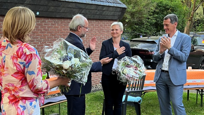 Anke Fuchs-Dreisbach gewinnt die Landtagswahl in 2022 und erhält wieder ein Direktmandat für den Düsseldorfer Landtag. Die CDU-Kandidatin freut sich über den Sieg der CDU in NRW.